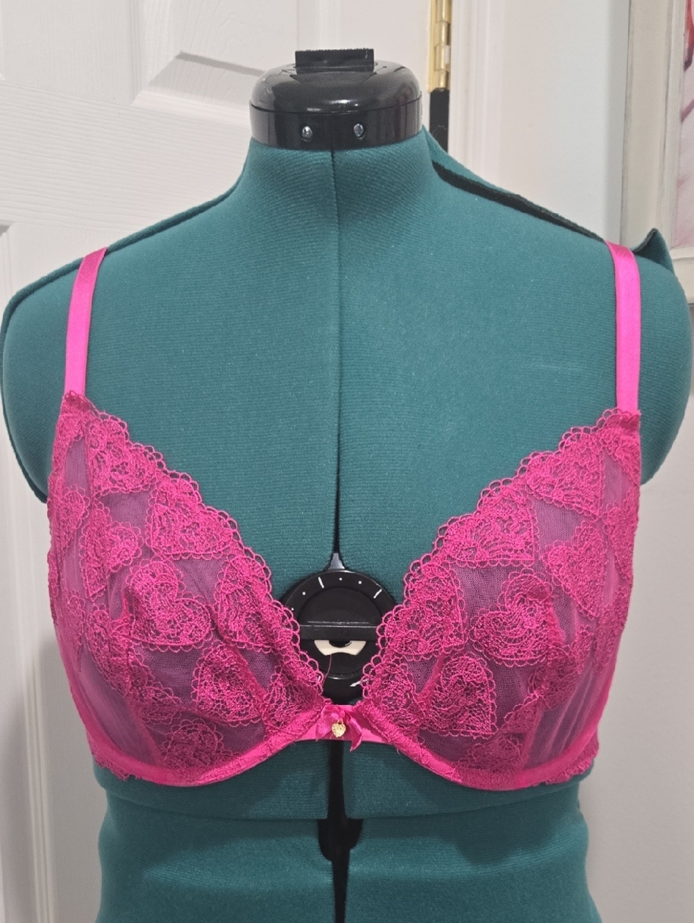 Victoria's Secret Very Sexy Heart Embroidery Unlined Demi Bra 38 D
